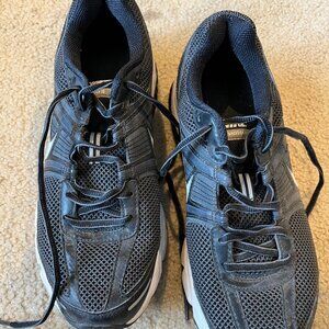 Like New "Nike" Moto 8 Sneaker 8.5